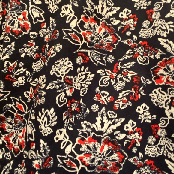 Forever 21 pattern top - Picture 5 of 7